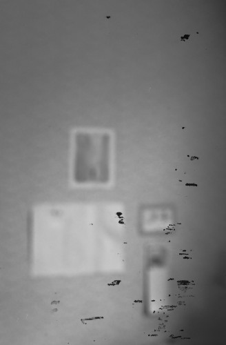 A y regarder de plus près, je trouve des traces.
